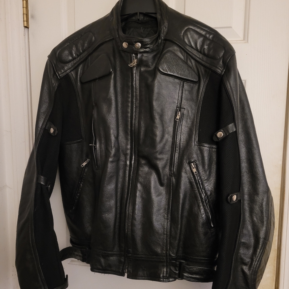 Exelement Mens Black leather motorcycle jacket. Vented, w/liner. Xxl